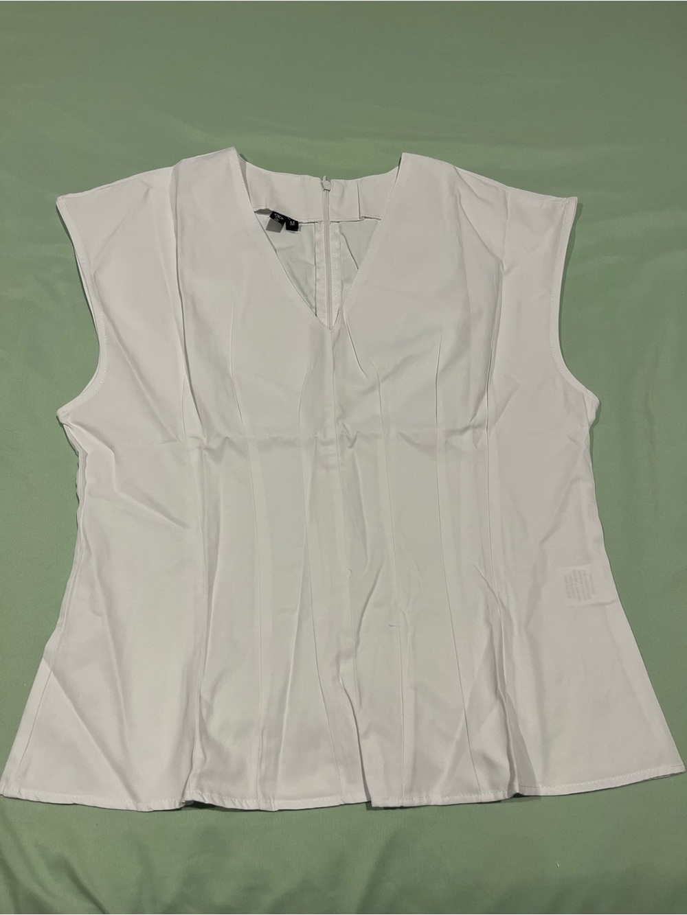 SUNNOW Women's Poplin Top Sleeveless with V-Neck Pintucks at Waist, Med